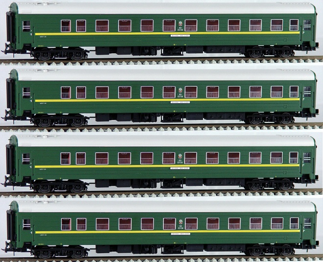 Set of 4 broad gauge sleeping cars of Moskau-Wunsdorf train<br /><a href='images/pictures/Heris/17050.jpg' target='_blank'>Full size image</a>